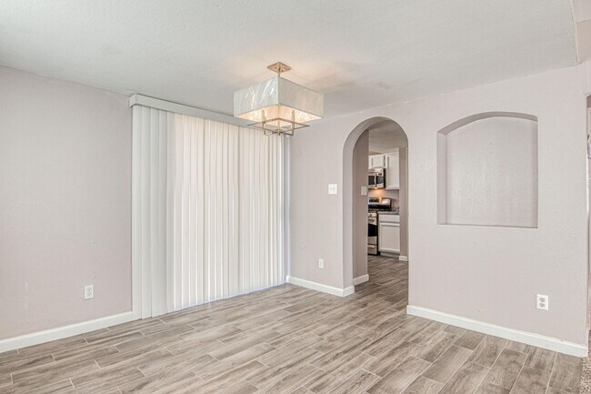 Building Photo - 2405 Tierra Humeda Dr