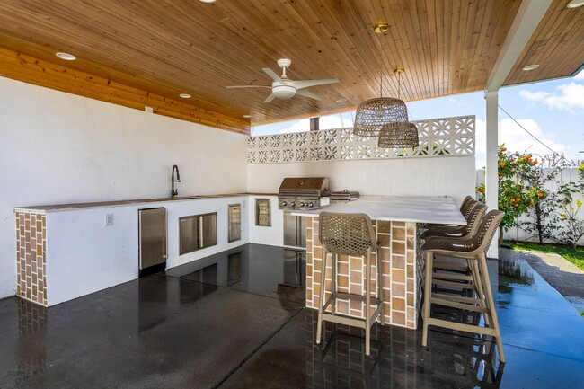 Building Photo - 131 W Avenida Cordoba