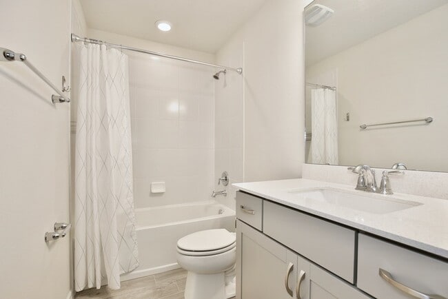 Building Photo - Beautiful 3/2.5 Modern Townhome with a Pri...