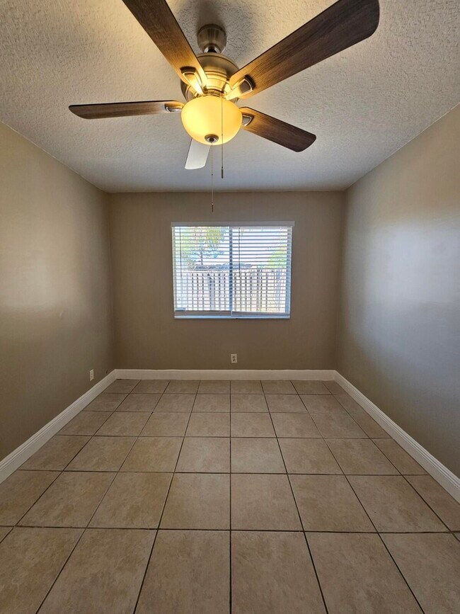 Building Photo - 4768 Orleans Ct