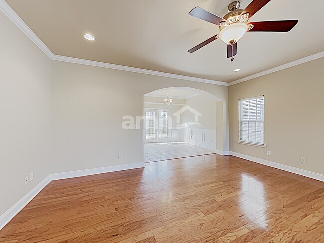 Building Photo - 1439 Sunray Dr