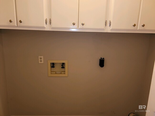 Building Photo - 459 Ridgewood Dr