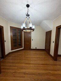 Building Photo - 316 N Sycamore St