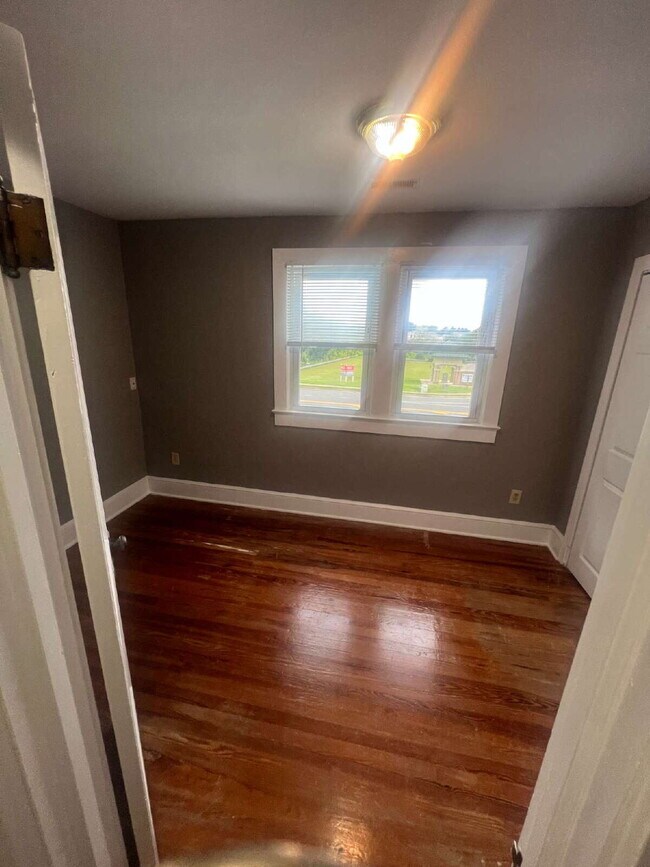 Building Photo - Charming 4-Bedroom Home on Spacious Corner...