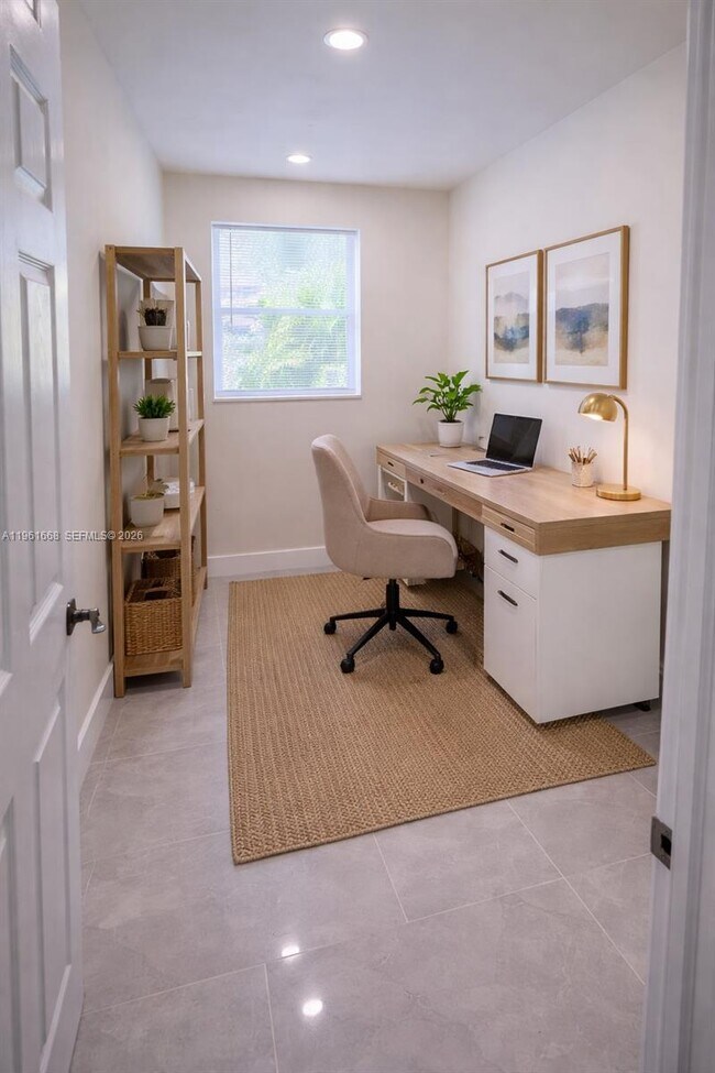 Building Photo - 3079 NW Flagler Terrace