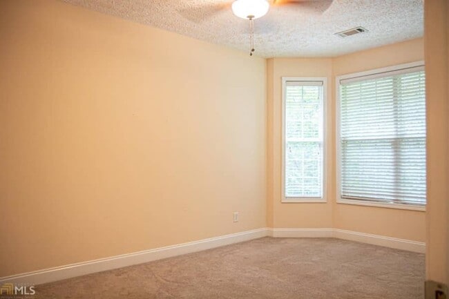 Building Photo - 168 Hamlin Rd