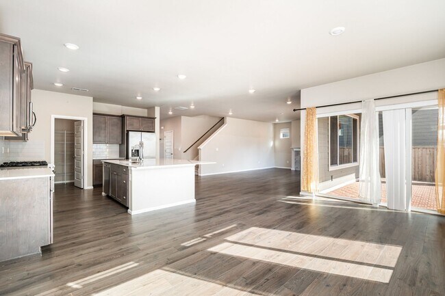 Building Photo - Spacious 5 bed 3 bath home in Puyallup