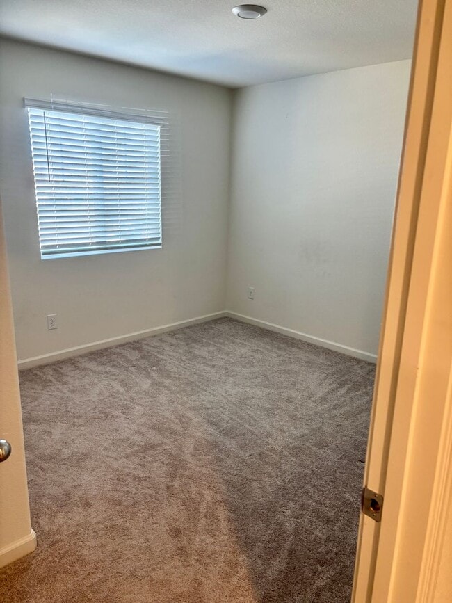 Building Photo - Stunning Natomas 4/2.5.  Backyard is AMAZING!  Please read ad for viewings!