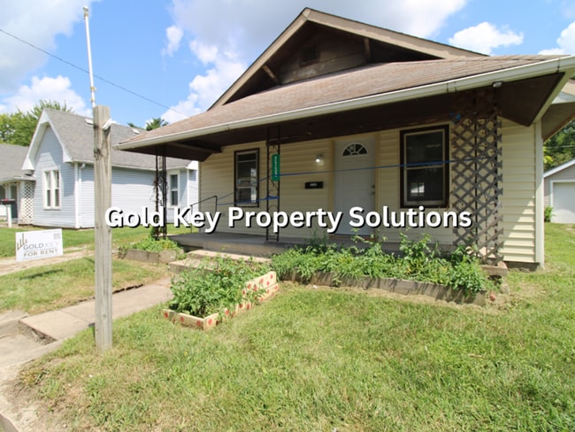 Primary Photo - Fully Updated 2 BR 1 BA House with Covered...