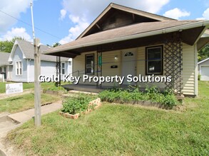 Building Photo - Fully Updated 2 BR 1 BA House with Covered...