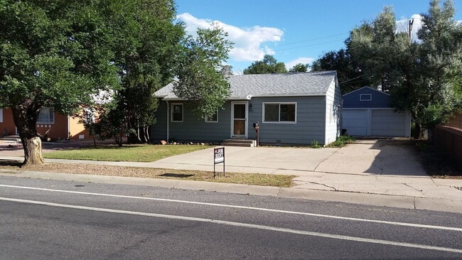 Building Photo - 503 E Cheyenne Rd