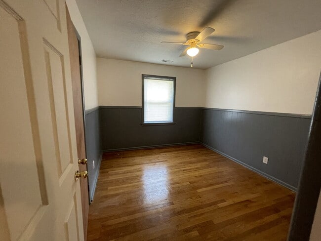 Building Photo - SPACIOUS BRICK RANCH in GOLDSBORO! 4 BR, 2 BA - FENCED-IN YARD *Convenient to SJAFB*