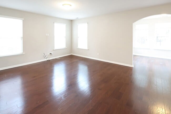 Building Photo - Stunning & Spacious 4 Bedroom Home in Highland Falls Community