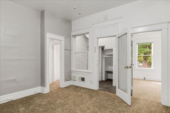 Building Photo - 1b/1ba Goose Hollow Apartment, close to everything!