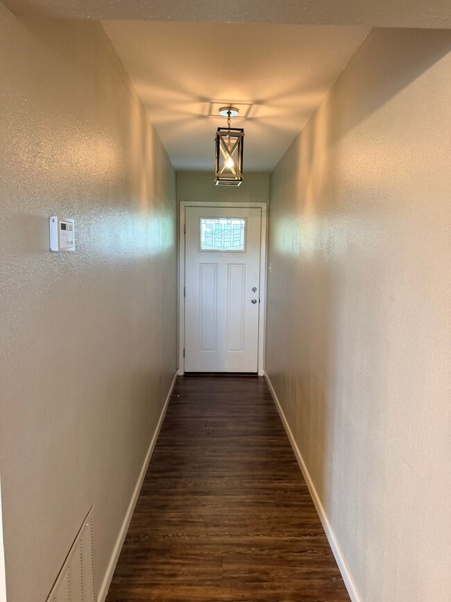 Building Photo - Updated 3/2 home with shop