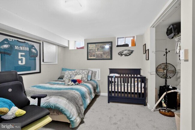 Building Photo - 1708 Catharine St