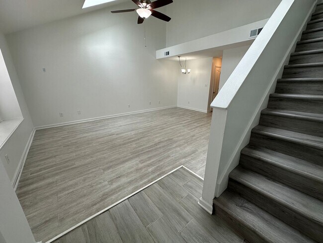Building Photo - 61 Riverchase Dr