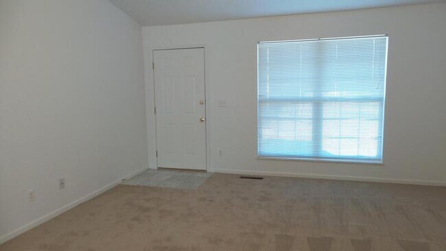 Building Photo - 651 Carol Ann Dr