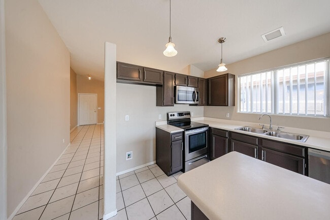 Building Photo - 3215 W Abraham Ln