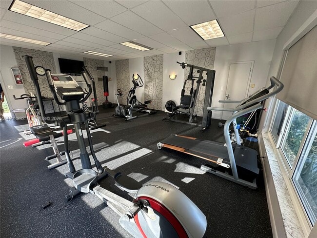 Building Photo - 2420 Park Ln