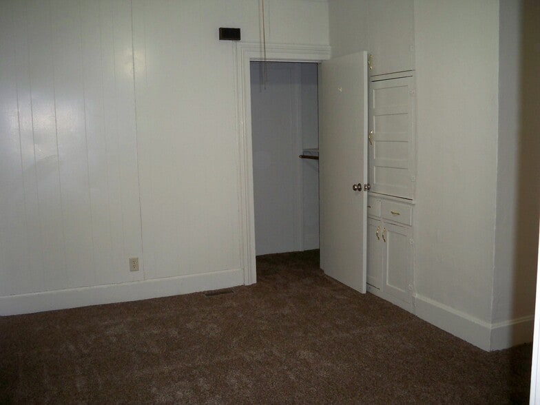 Building Photo - 1023 S College St