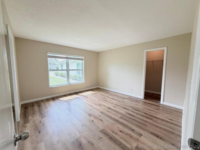 Building Photo - 8748 Sunset Dr