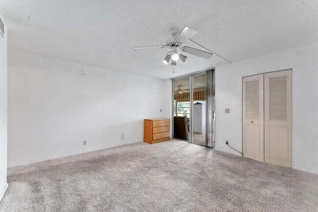 Building Photo - 370 NW 76th Ave