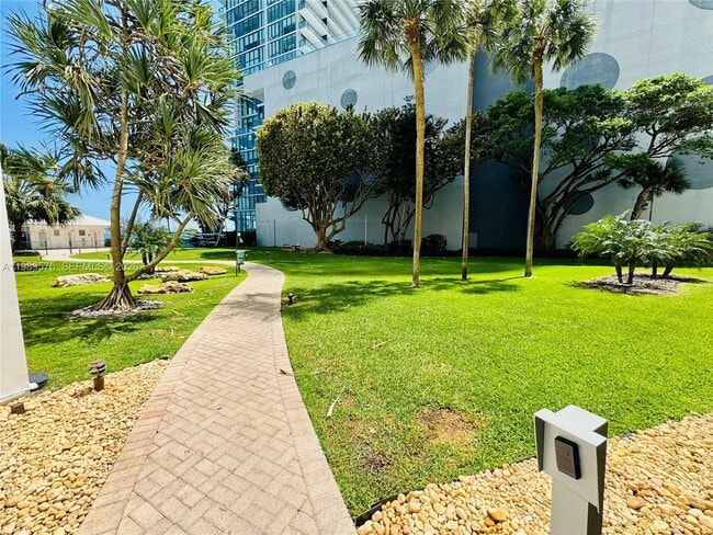 Building Photo - 3301 NE 5th Ave