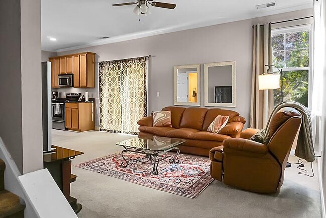 Building Photo - 1519 Thoroughbred Blvd