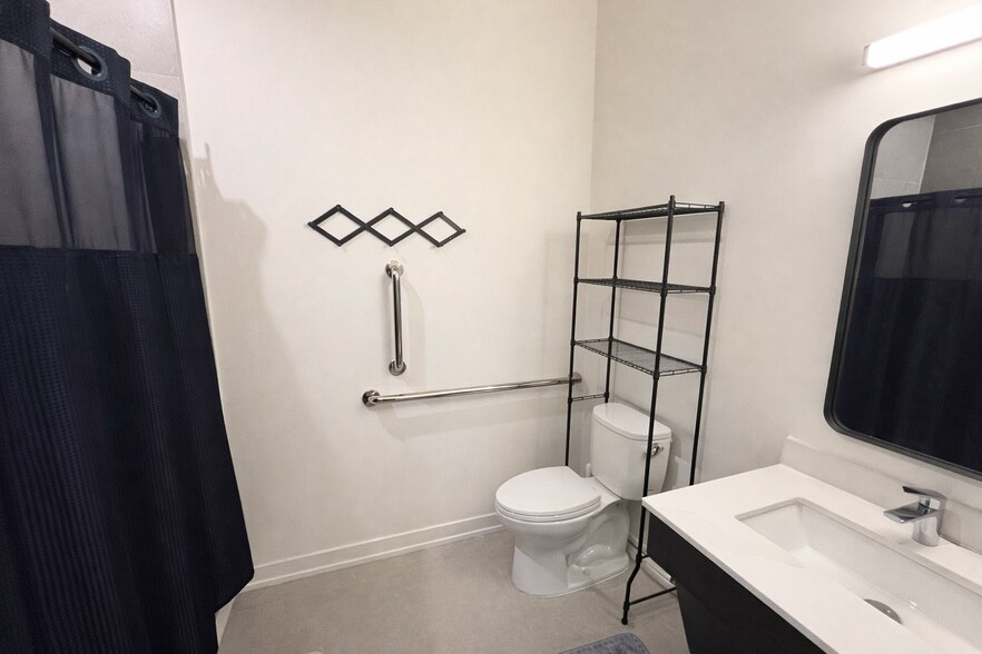 Building Photo - 4513 N Clark St