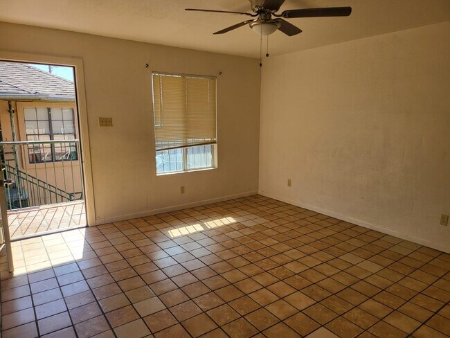 Building Photo - 2704 E Kearney St