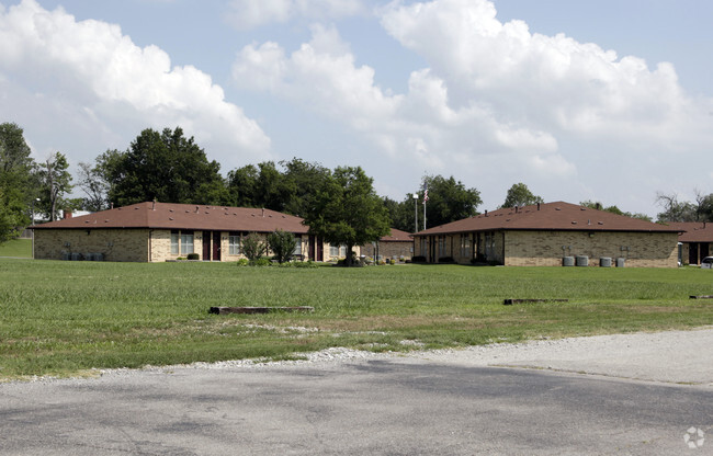 Building Photo - Garnett Village