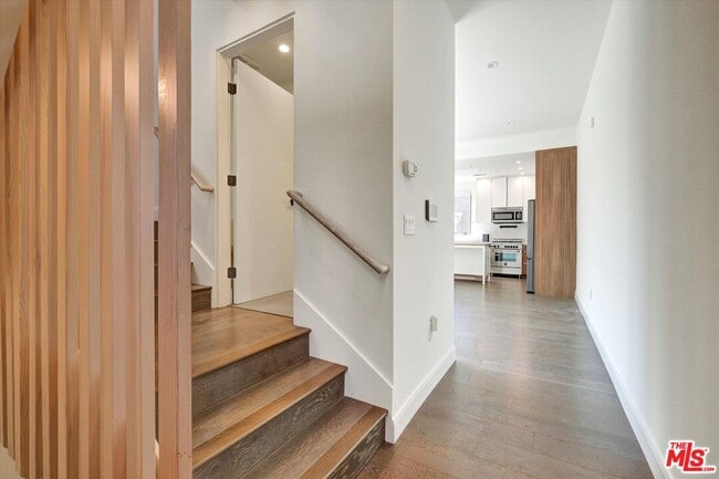 Building Photo - 1249 N Formosa Ave