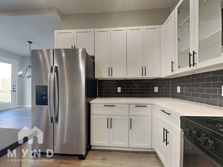 Building Photo - 6722 Parker Oaks Ln