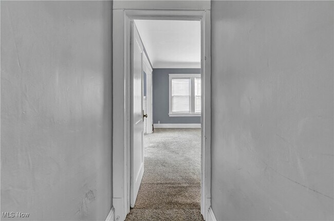 Building Photo - 1290 Hall Ave