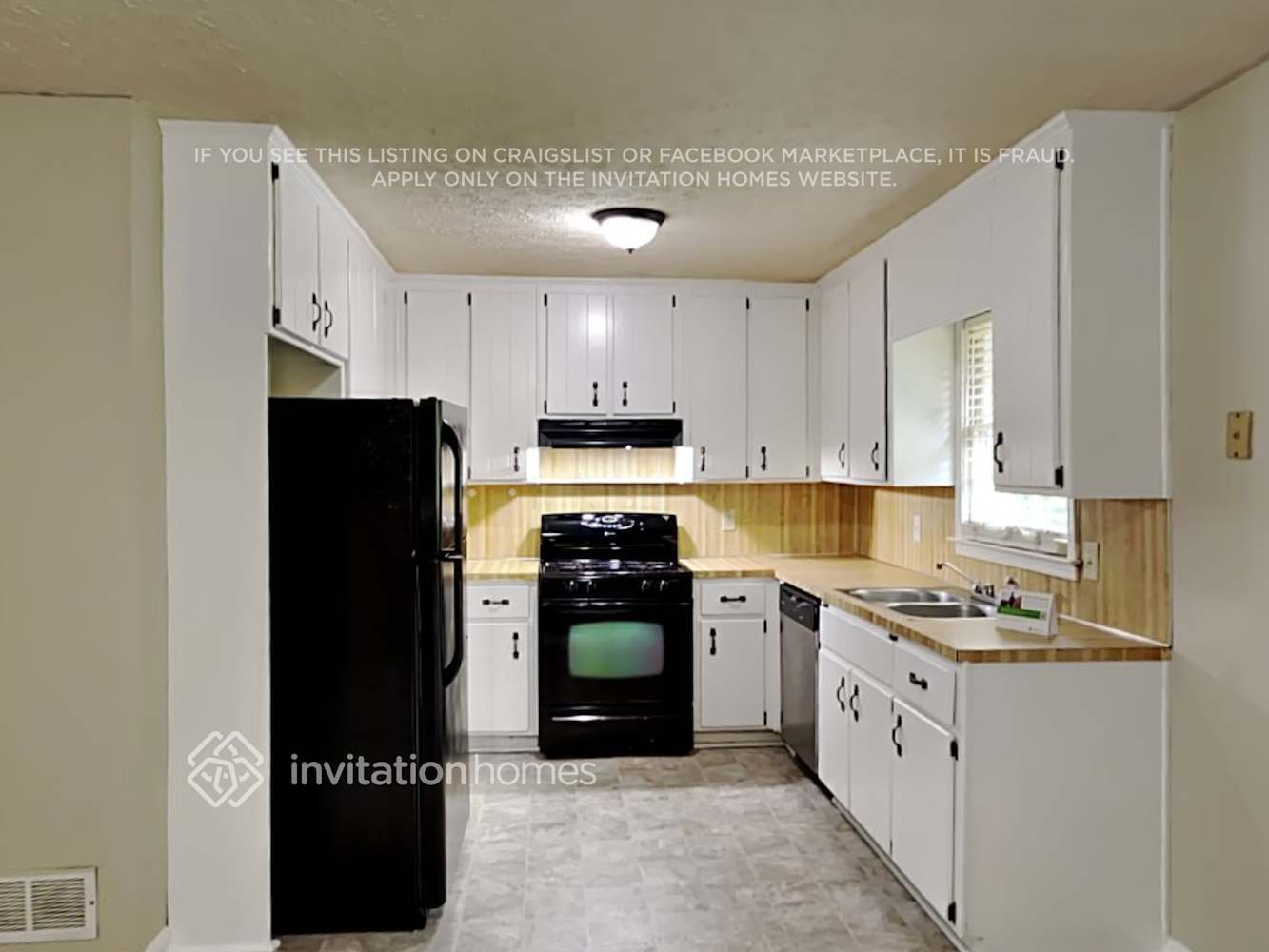 Building Photo - 104 Village Ct