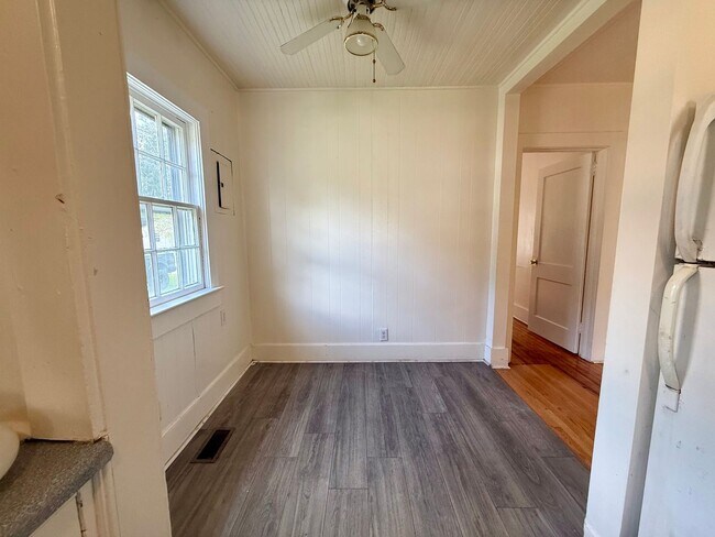 Building Photo - 707 Brisson Ave