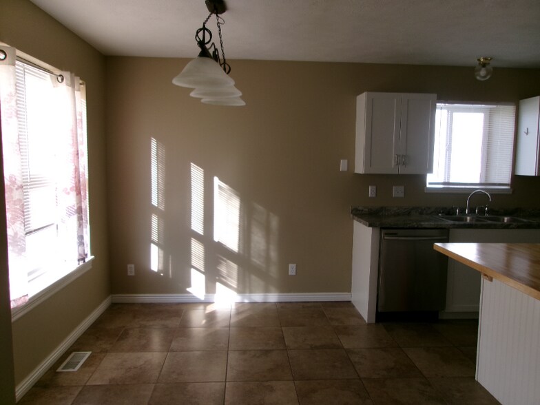 Building Photo - 4091 1100 W