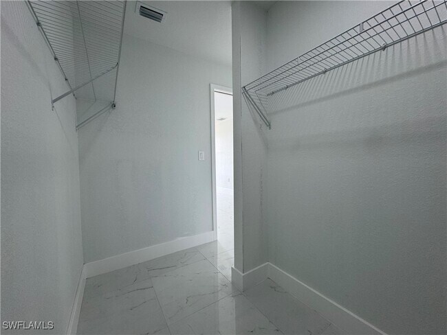 Building Photo - 2616 10th St SW