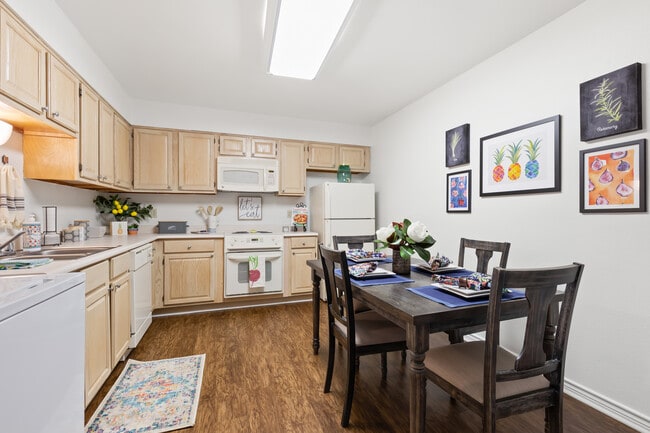 Building Photo - Lakewood