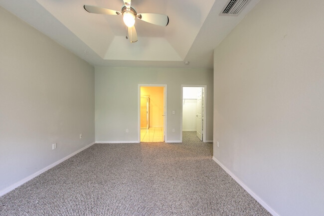 Building Photo - 1868 S Dovetail Dr