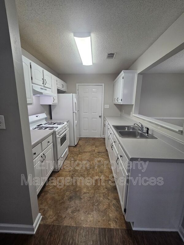 Building Photo - 1393 N Hampton Dr