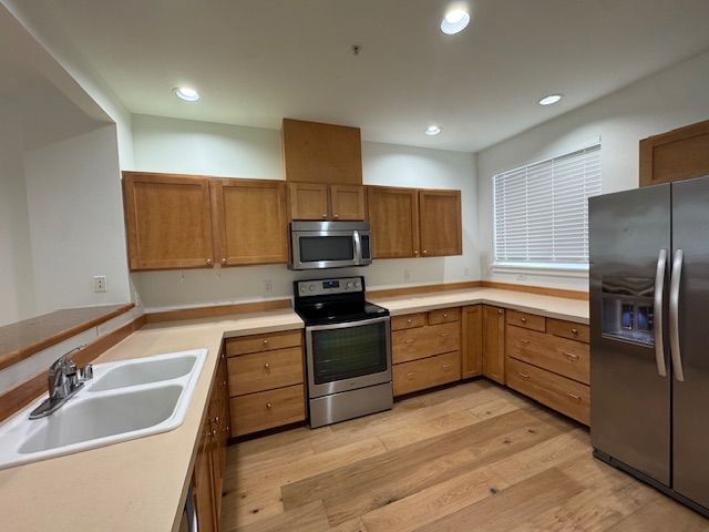 Building Photo - 3500 E Lake Sammamish Pkwy SE