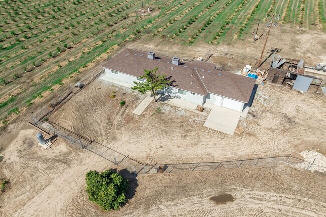 Building Photo - 8416 E American Ave