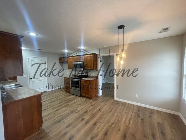 Building Photo - Modern 4-Bed, 2-Bath Home for Rent in Republic – 3-Car Garage & Private Fenced Yard