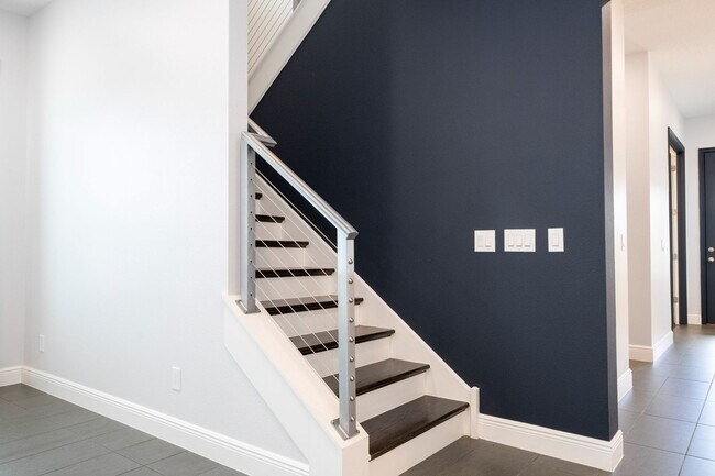 Building Photo - 6665 Bridgman St