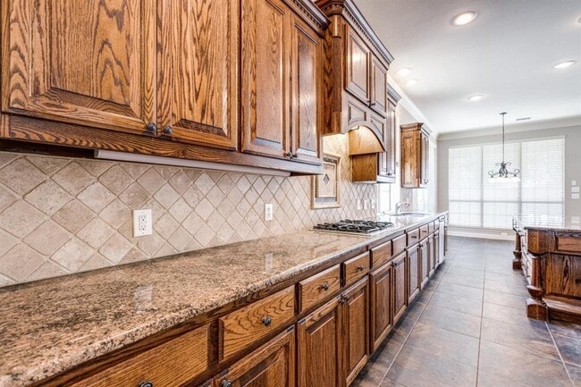 Building Photo - 7701 Thistledown Dr