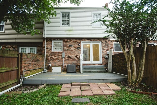 Building Photo - 2109 Lauderdale Dr