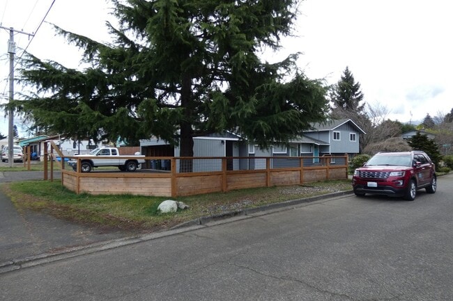 Building Photo - High Quality - Great Neighborhood