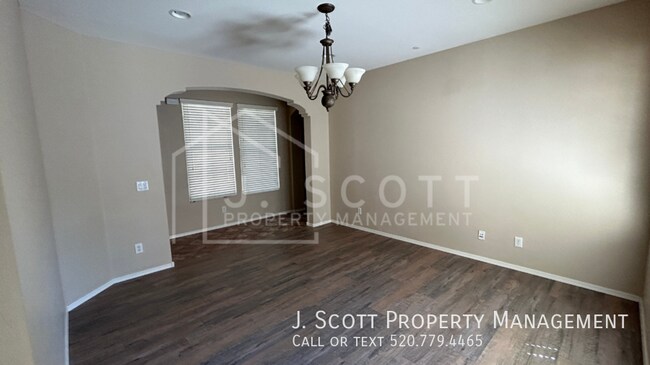 Building Photo - 4266 E Lexington Ave